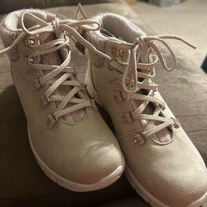 NWT Women’s Skechers sz 9 above ankle tie up light pink boots cute look warm